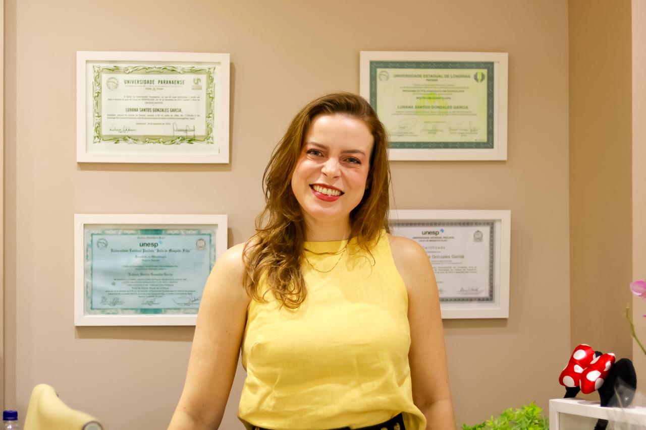 Dra. Luhana e seus diplomas e certificações