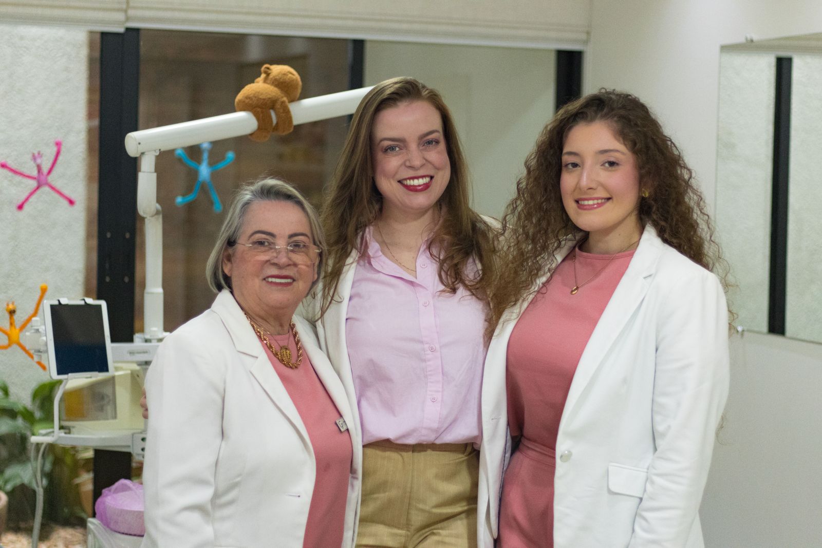 Equipe da Dra. Luhana Garcia em odontopediatria